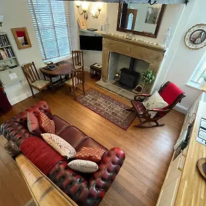  Holiday home The Little Hideaway - Historic Gem Off Main Street
