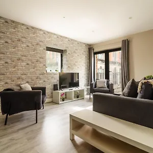 Apartment Quarters: Modern Centre Hub 3 Bed