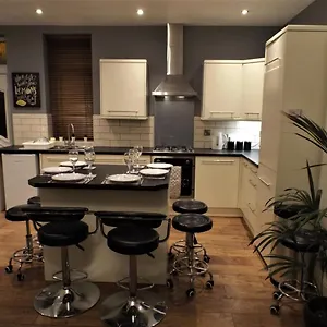 Holiday home Bronte Cinema At